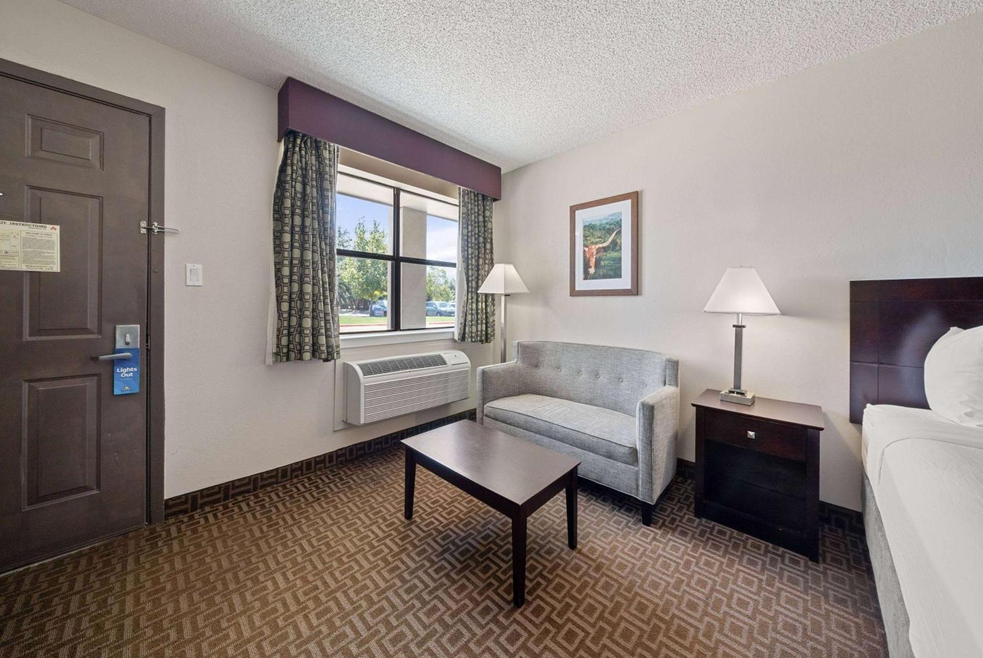 Days Inn By Wyndham Round Rock Exterior photo